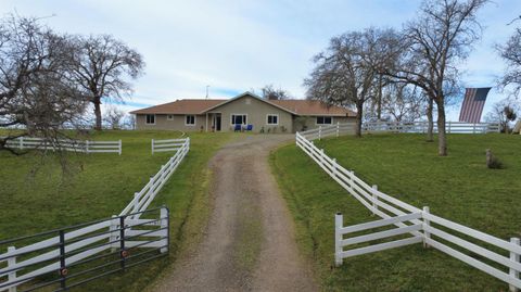 Photo of 31602 Tumbleweed Lane, Yokuts Valley, CA 93675 (MLS # 239439)