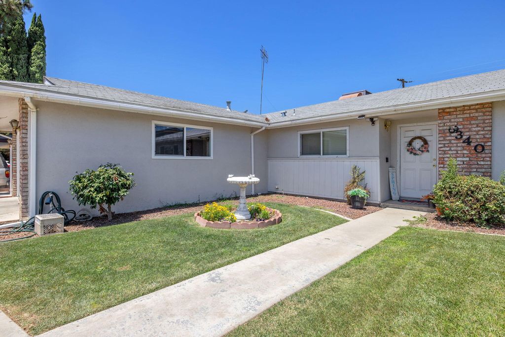 Photo of 3340 W Walnut Avenue, Visalia, CA 93277 (MLS # 242127)