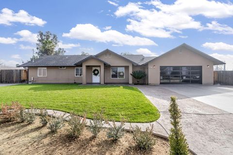 Photo of 25802 El Monte Way, Madera, CA 93638 (MLS # 239597)