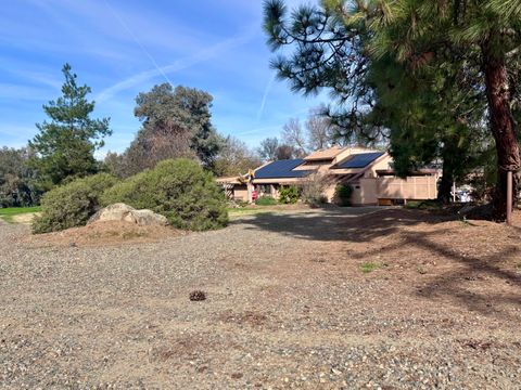 Photo of 31338 Dahlem Drive, Exeter, CA 93221 (MLS # 238971)