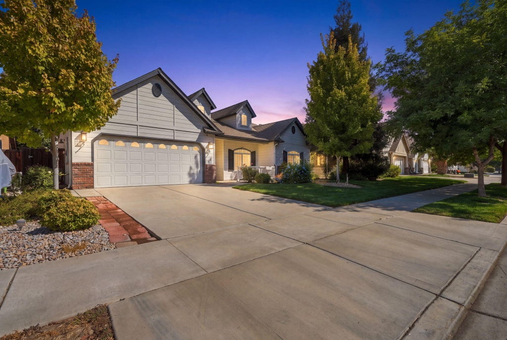 Photo of 3116 W Sady Court, Visalia, CA 93291 (MLS # 244595)