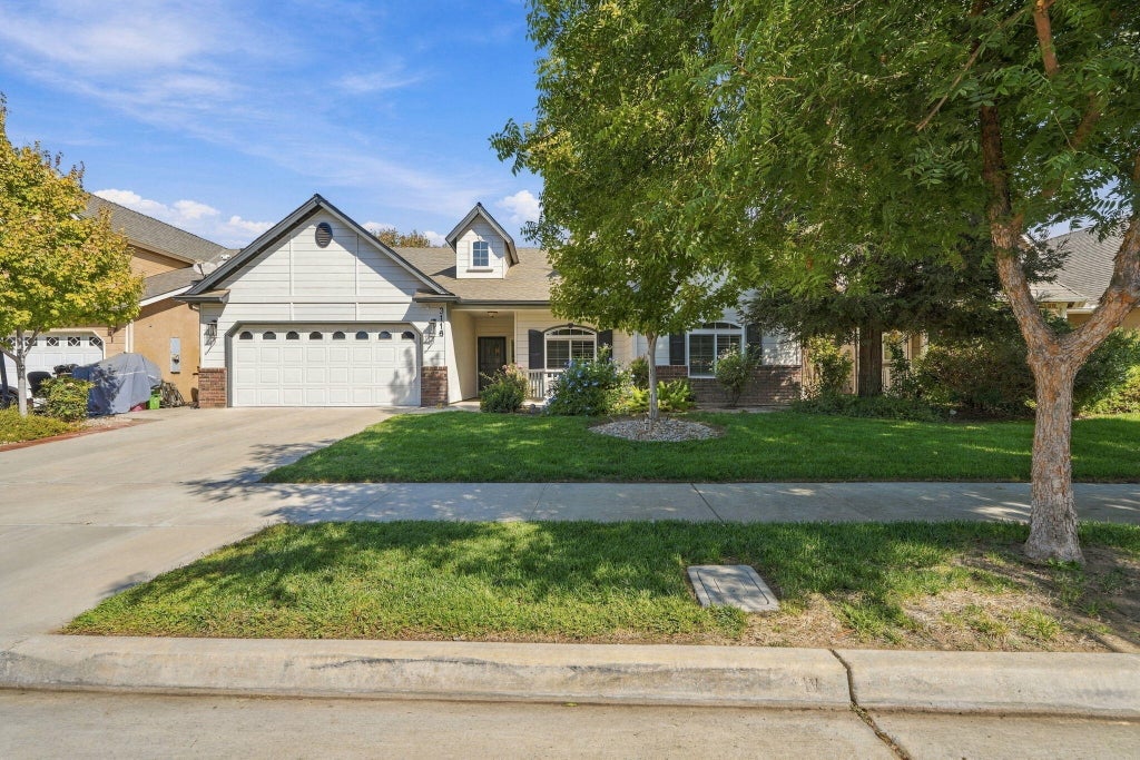 Photo of 3116 W Sady Court, Visalia, CA 93291 (MLS # 244595)