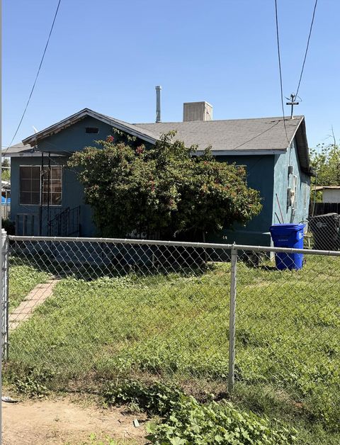 Photo of 230 S Cottage Street, Porterville, CA 93257 (MLS # 240846)