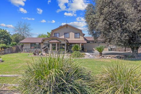 Photo of 19811 S Rd 188, Strathmore, CA 93267 (MLS # 240858)