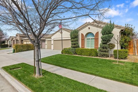 Photo of 2790 Harbor Island Avenue, Tulare, CA 93274 (MLS # 240034)