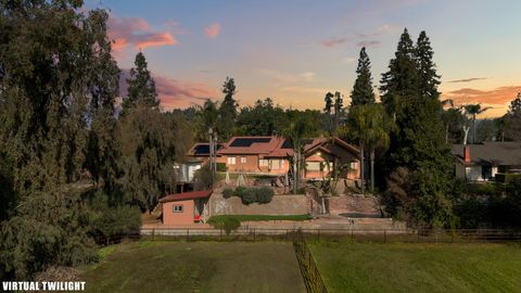 Photo of 915 S Strathmore Avenue I #I, Lindsay, CA 93247 (MLS # 239455)