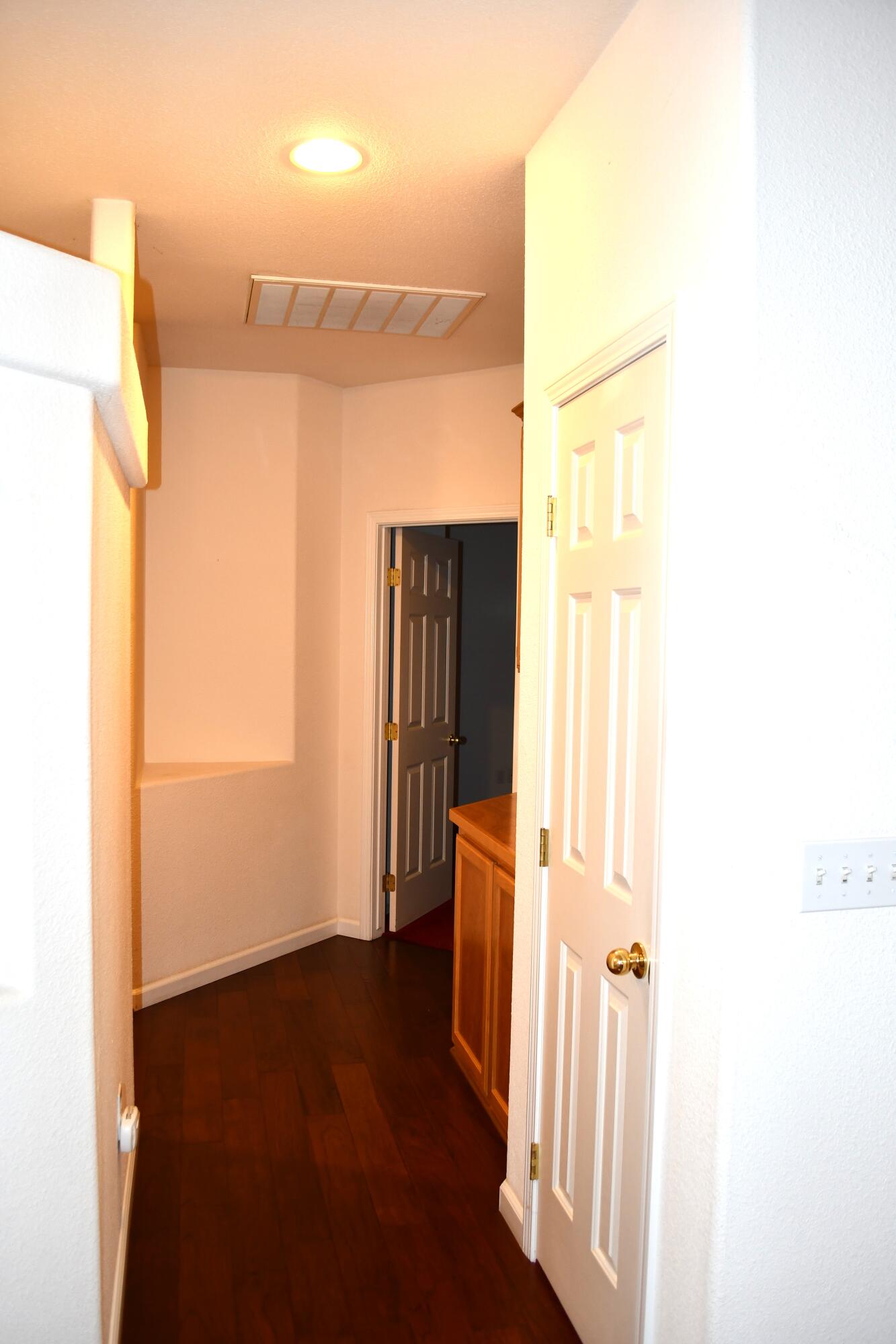 Visalia, California 93291, United States, 3 Bedrooms Bedrooms, ,2 BathroomsBathrooms,Residential,Pending,36399