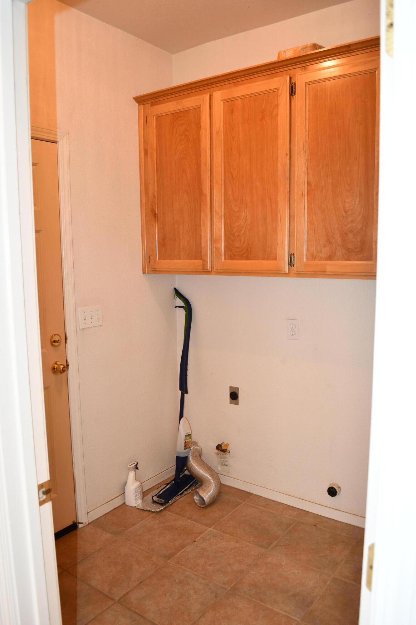 Visalia, California 93291, United States, 3 Bedrooms Bedrooms, ,2 BathroomsBathrooms,Residential,Pending,36399