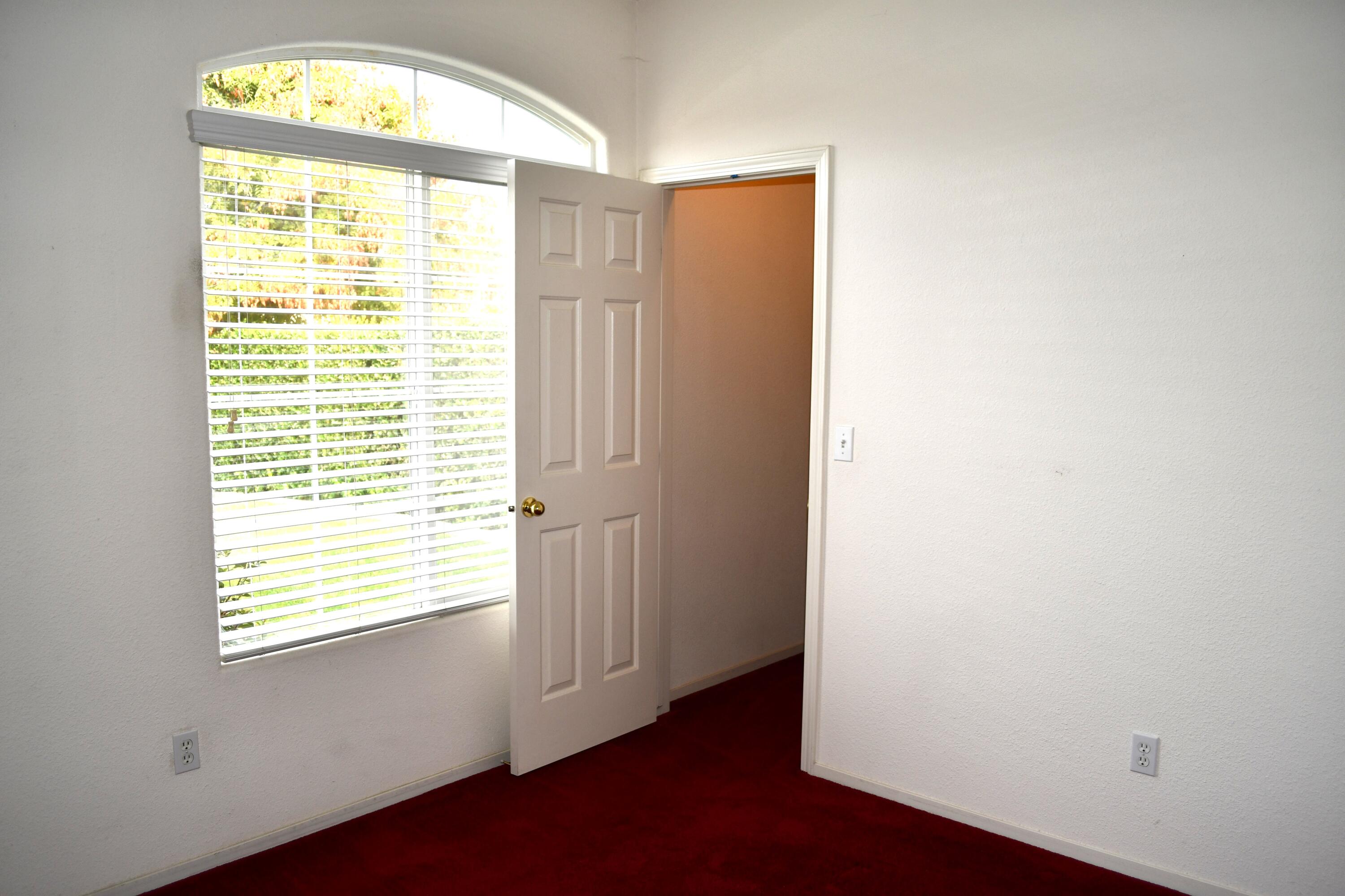 Visalia, California 93291, United States, 3 Bedrooms Bedrooms, ,2 BathroomsBathrooms,Residential,Pending,36399