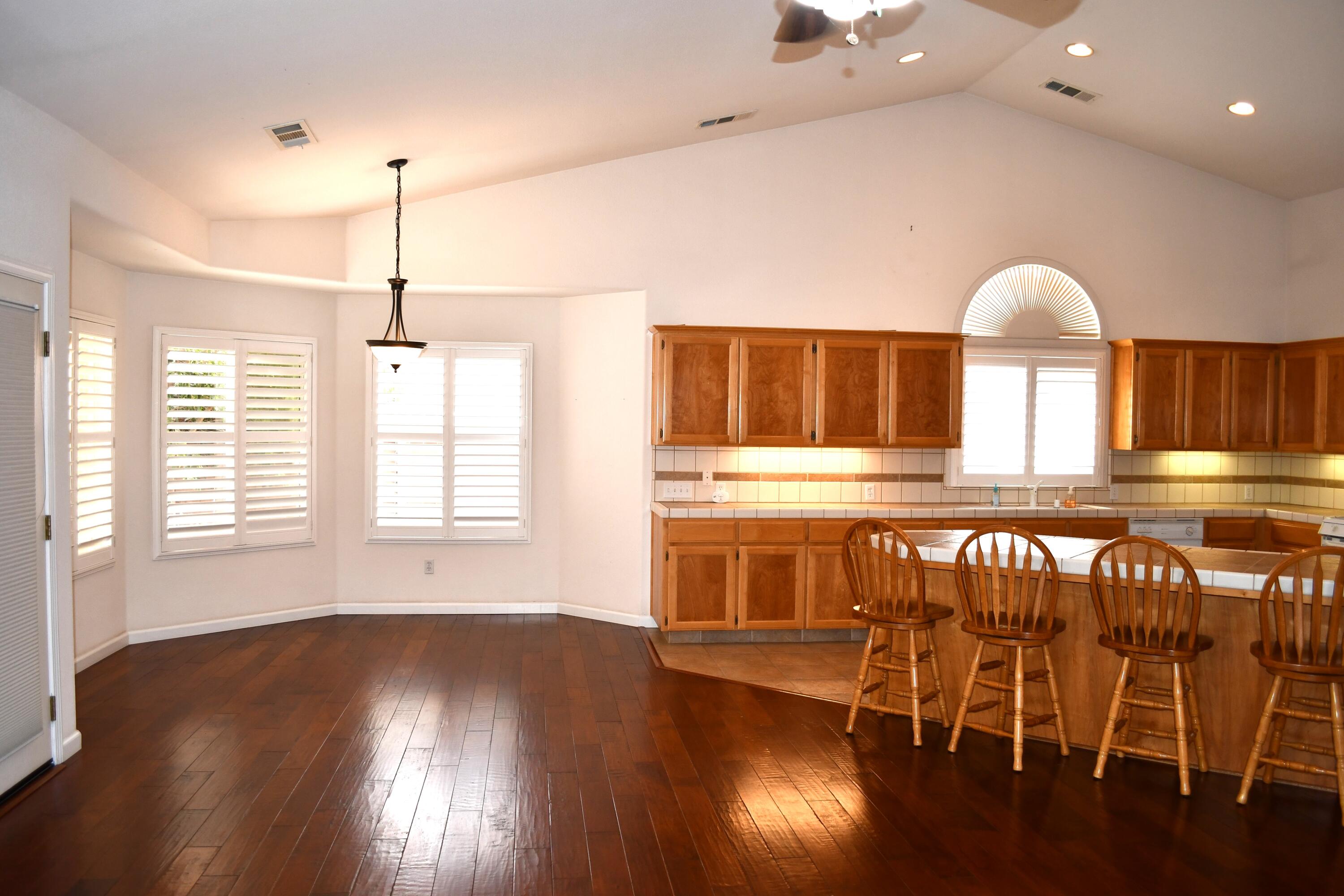 Visalia, California 93291, United States, 3 Bedrooms Bedrooms, ,2 BathroomsBathrooms,Residential,Pending,36399