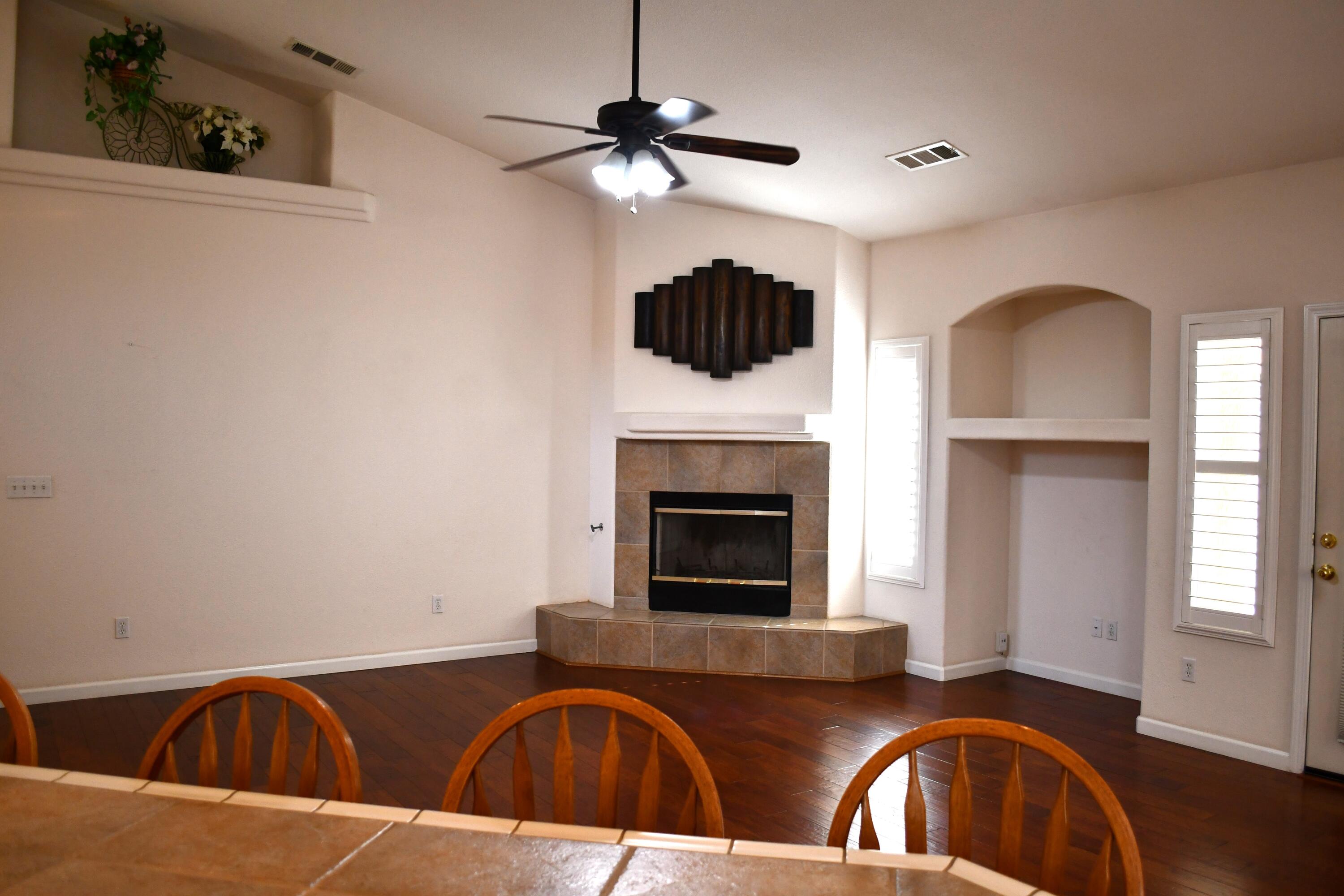 Visalia, California 93291, United States, 3 Bedrooms Bedrooms, ,2 BathroomsBathrooms,Residential,Pending,36399