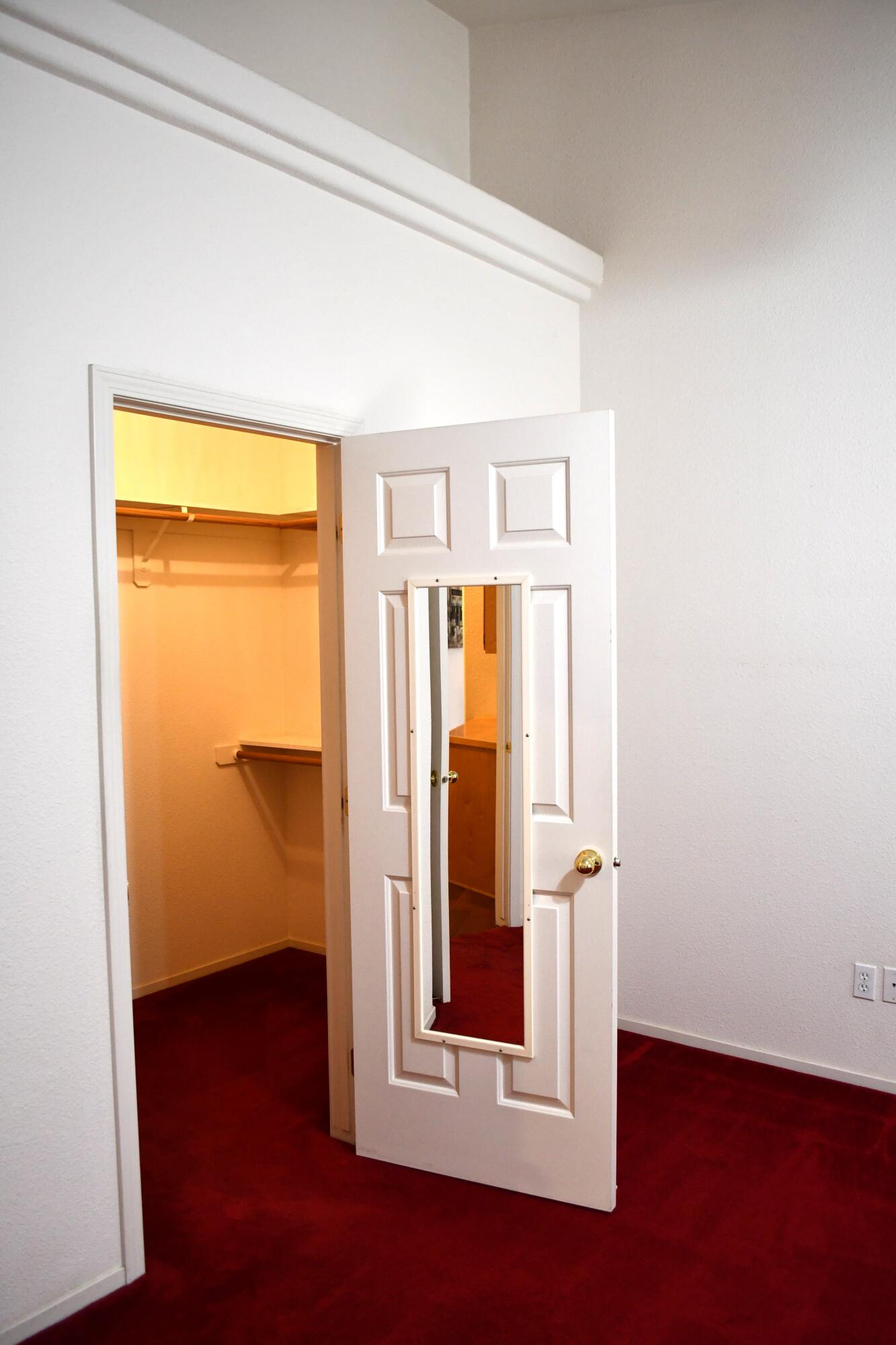 Visalia, California 93291, United States, 3 Bedrooms Bedrooms, ,2 BathroomsBathrooms,Residential,Pending,36399