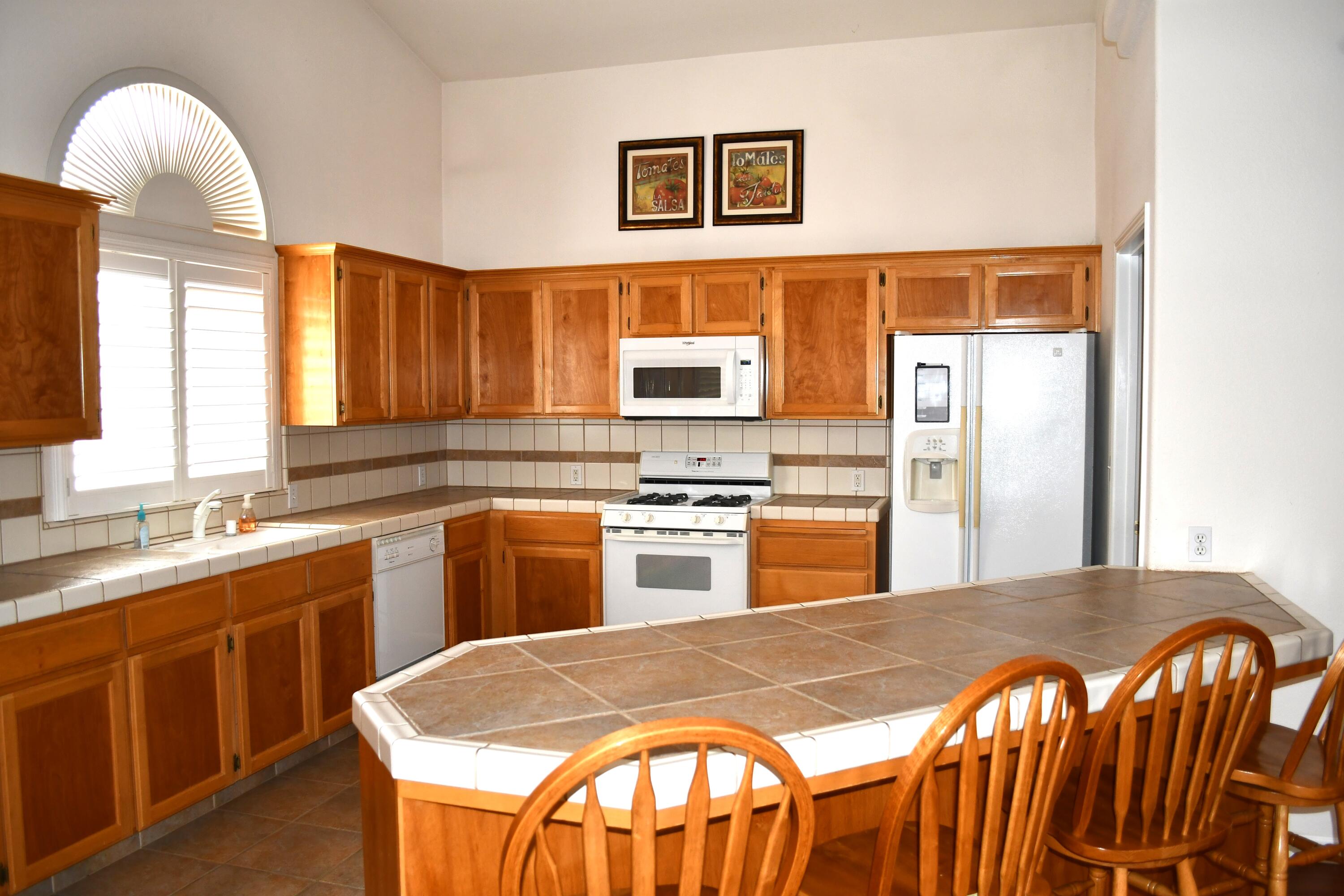 Visalia, California 93291, United States, 3 Bedrooms Bedrooms, ,2 BathroomsBathrooms,Residential,Pending,36399