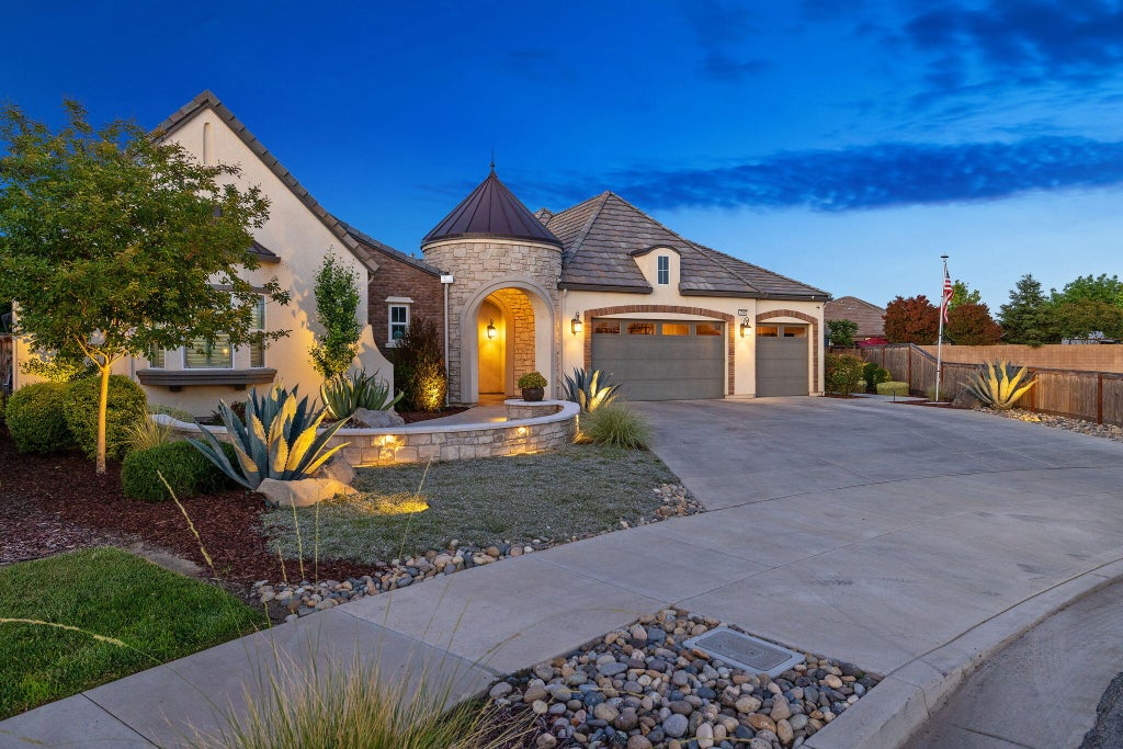 Photo of 3500 W Lark Avenue, Visalia, CA 93291 (MLS # 241860)