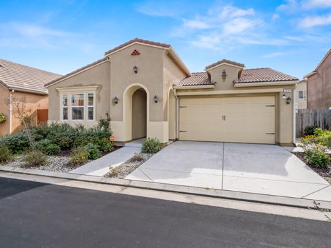 Photo of 2318 Lombard Lane, Clovis, CA 93611 (MLS # 239892)