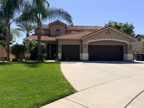 Photo of 2015 Concord Avenue, Tulare, CA 93274 (MLS # 241138)