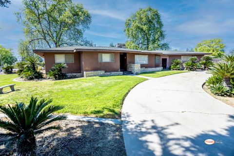 Photo of 1019 N Manor Drive, Tulare, CA 93274 (MLS # 240475)