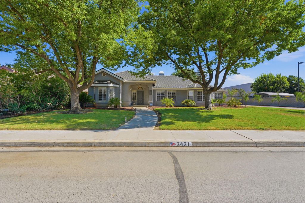 Photo of 3421 W Orchard Avenue, Visalia, CA 93277 (MLS # 242642)