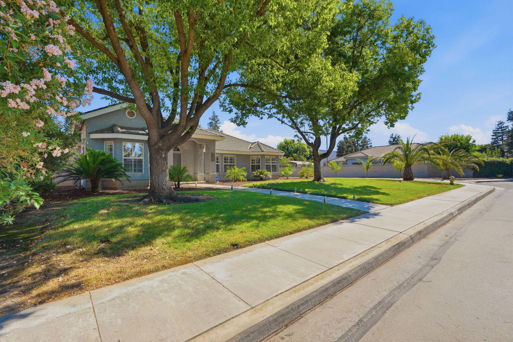 Photo of 3421 W Orchard Avenue, Visalia, CA 93277 (MLS # 242642)
