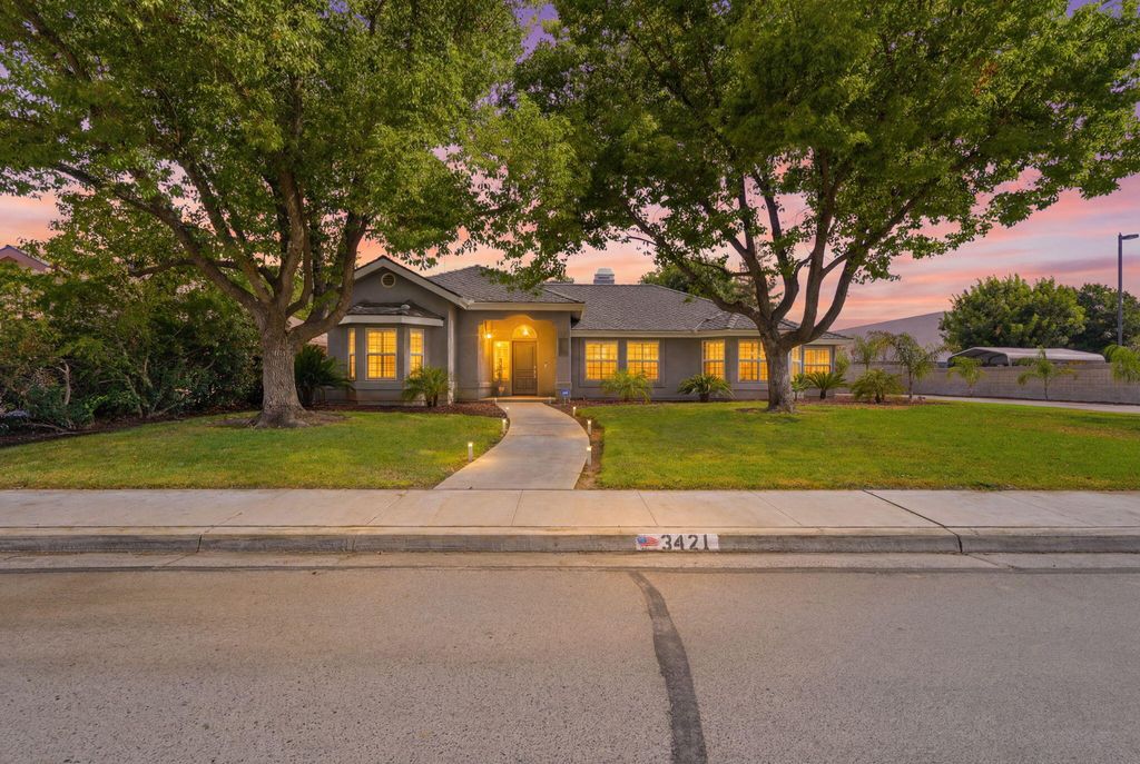 Photo of 3421 W Orchard Avenue, Visalia, CA 93277 (MLS # 242642)