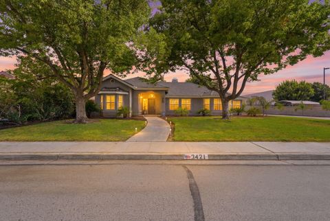 Photo of 3421 W Orchard Avenue, Visalia, CA 93277 (MLS # 242642)
