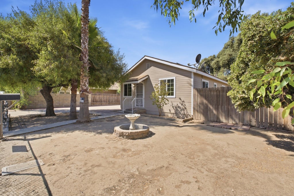 Photo of 1123 N Rinaldi Street, Visalia, CA 93291 (MLS # 244203)