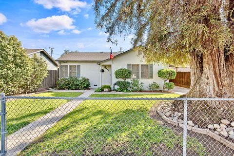 Photo of 807 W Grove Avenue, Visalia, CA 93291 (MLS # 240195)