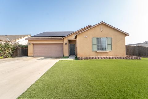 Photo of 900 Heather Avenue, Dinuba, CA 93618 (MLS # 239552)