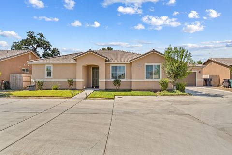 Photo of 1727 Bristol Avenue, Tulare, CA 93274 (MLS # 239963)