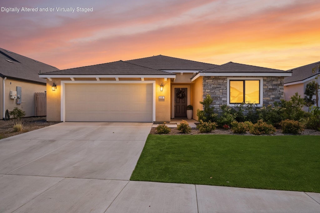 Photo of 2101 E Oak Avenue, Visalia, CA 93292 (MLS # 243334)