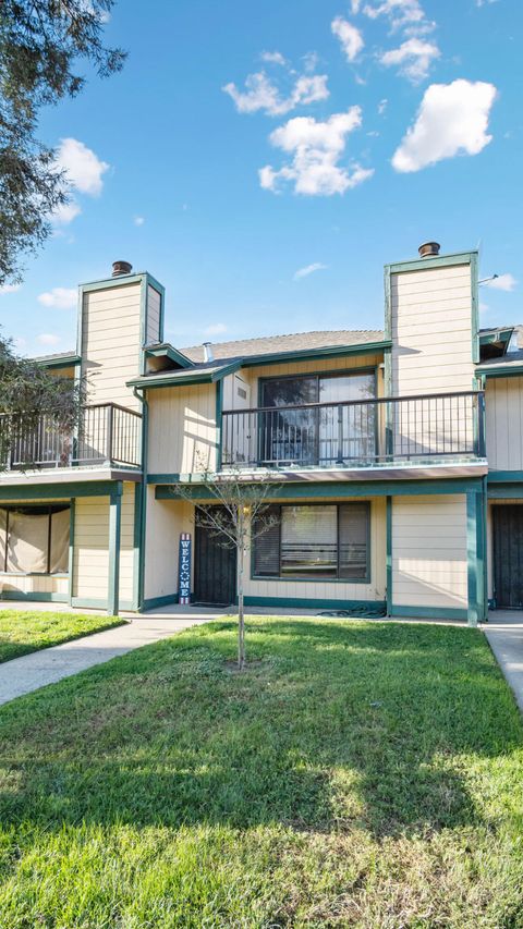 Photo of 360 N Capitola Court N 2 #2, Porterville, CA 93257 (MLS # 239858)