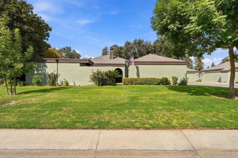 Photo of 2950 W Border Links Drive, Visalia, CA 93291 (MLS # 244547)