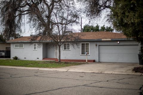 Photo of 622 W Howard Avenue, Visalia, CA 93277 (MLS # 239368)