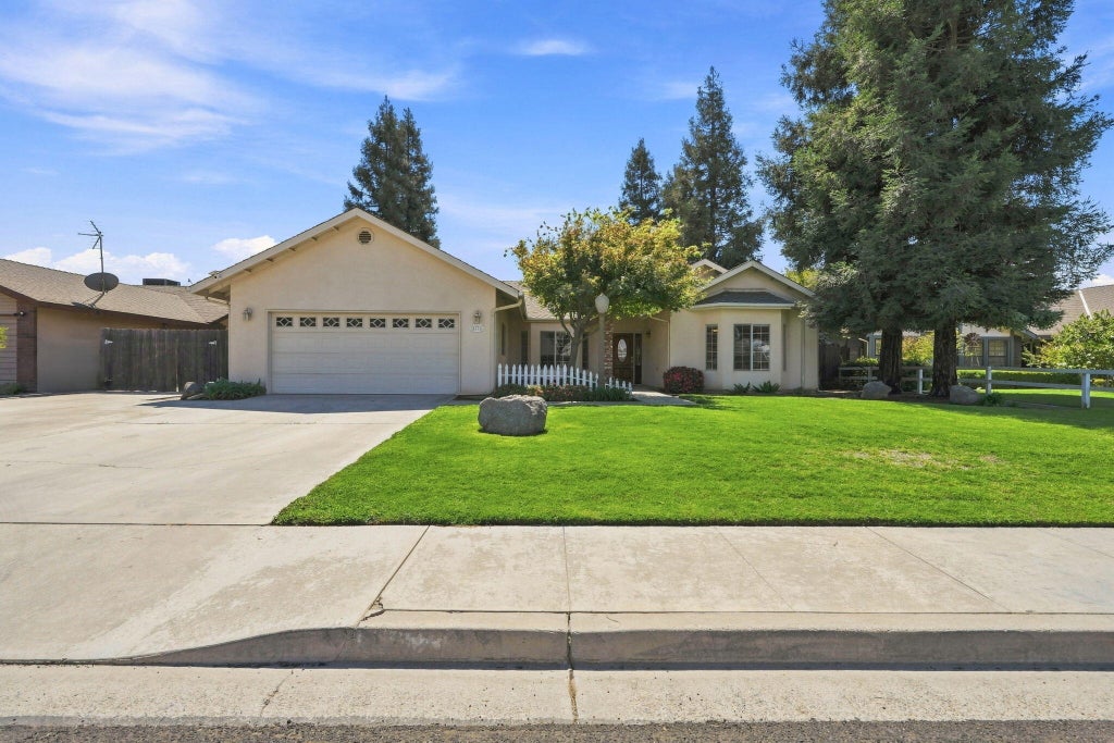 Photo of 2731 E Feemster Avenue, Visalia, CA 93292 (MLS # 244014)