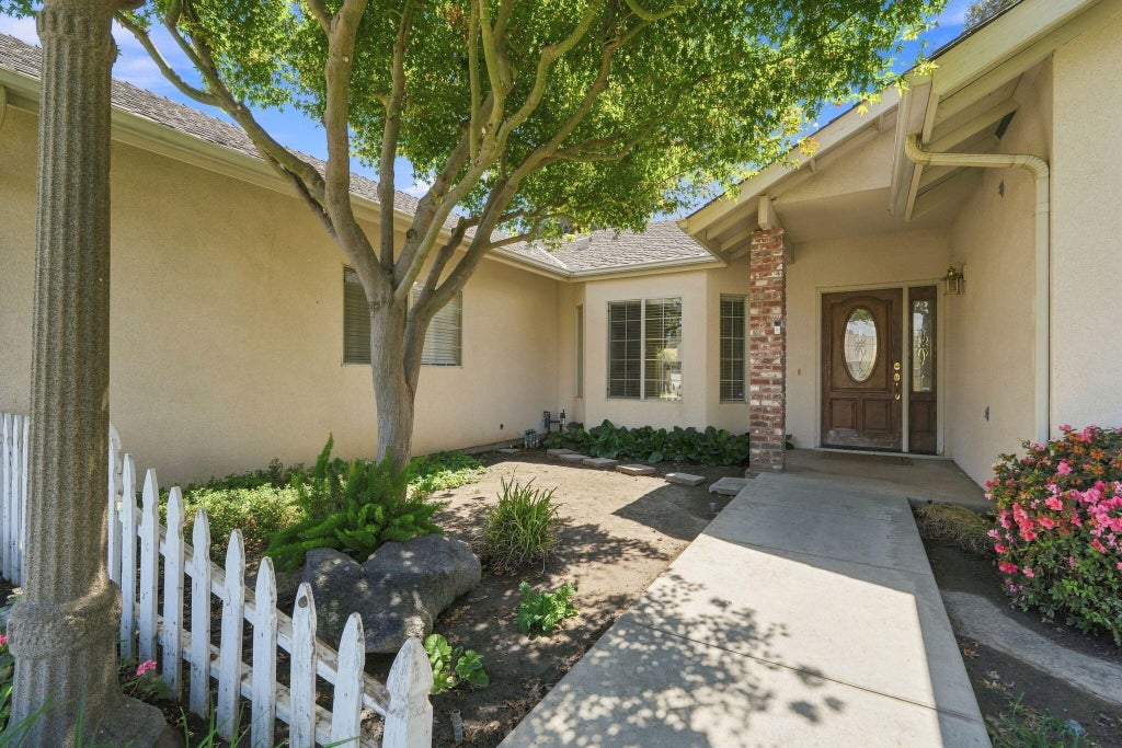 Photo of 2731 E Feemster Avenue, Visalia, CA 93292 (MLS # 244014)