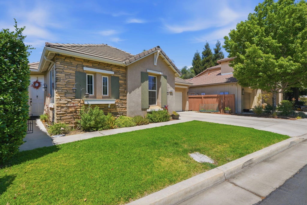 Photo of 5102 W Fiano, Visalia, CA 93291 (MLS # 242727)
