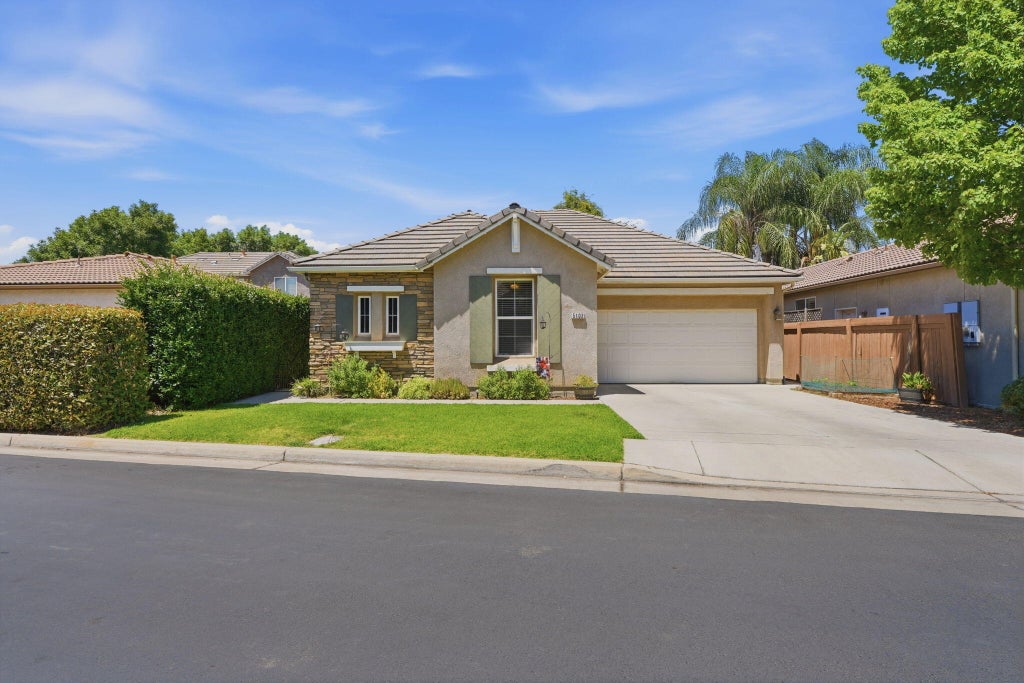 Photo of 5102 W Fiano, Visalia, CA 93291 (MLS # 242727)