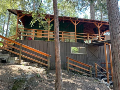 Photo of 498 Brook Drive, Springville, CA 93265 (MLS # 242318)