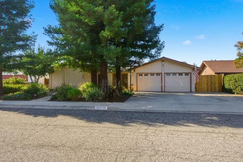 Photo of 3409 S Vickie Court, Visalia, CA 93277 (MLS # 238137)