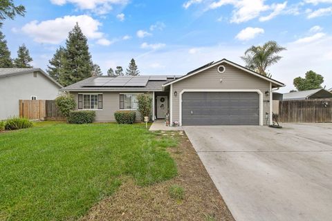 Photo of 606 N Orange Avenue, Exeter, CA 93221 (MLS # 238750)
