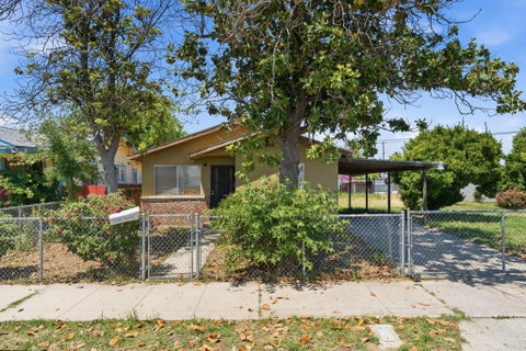 Photo of 117 NE 5th Avenue, Visalia, CA 93291 (MLS # 241716)