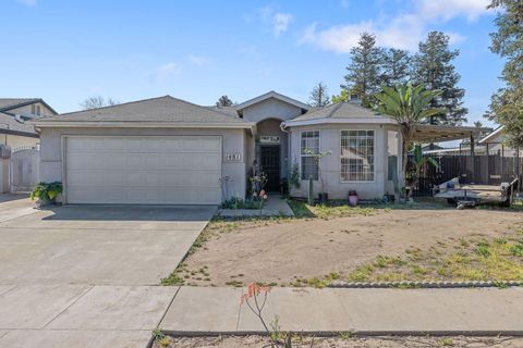 Photo of 1481 Columbia, Tulare, CA 93274 (MLS # 240692)
