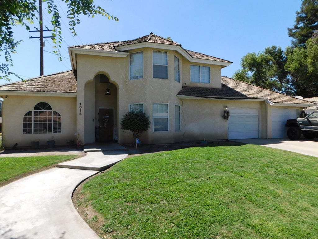Photo of 1015 N Velie Court, Visalia, CA 93292 (MLS # 240223)
