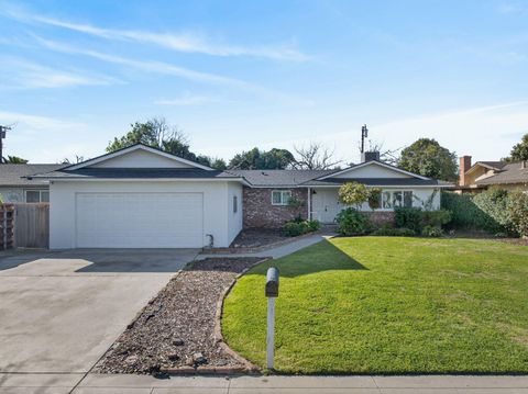 Photo of 3035 W Cambridge Avenue, Visalia, CA 93277 (MLS # 239538)