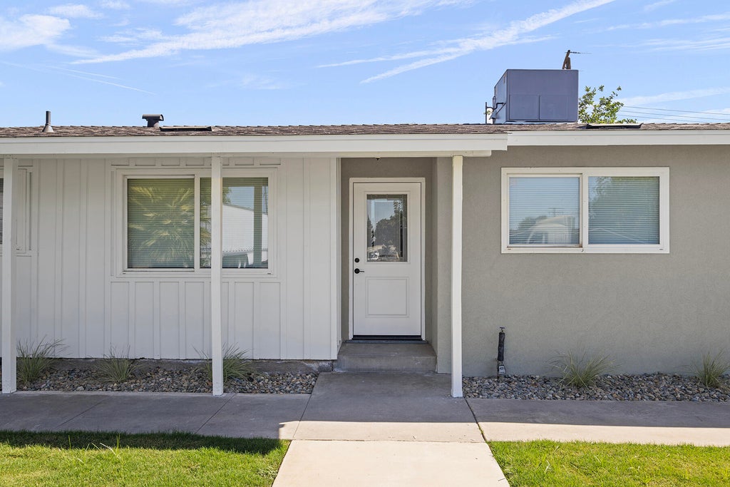 Photo of 1117 W Wren Avenue, Visalia, CA 93291 (MLS # 243544)