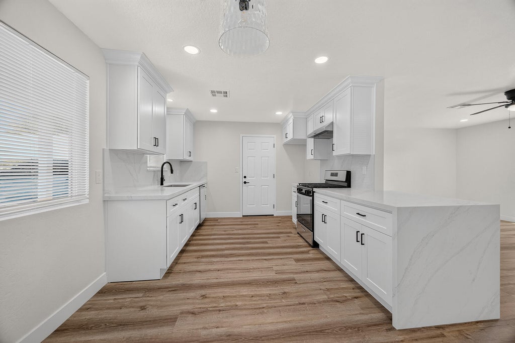 Photo of 1117 W Wren Avenue, Visalia, CA 93291 (MLS # 243544)