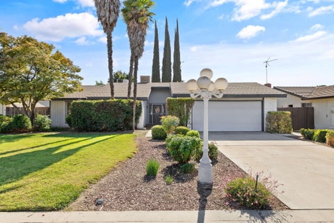 Photo of 1203 W Mary Avenue, Visalia, CA 93277 (MLS # 244766)