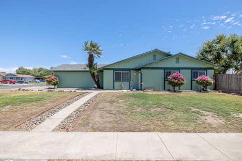 Photo of 1301 E Aspen Avenue, Tulare, CA 93274 (MLS # 242960)