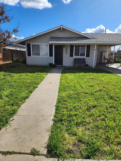 Photo of 1453 E Sonora Avenue, Tulare, CA 93274 (MLS # 239897)