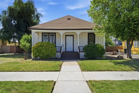 Photo of 121 E Elm Street, Hanford, CA 93230 (MLS # 240867)